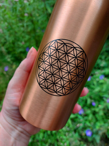 Waterfles uit 99,9 % koper met the Flower of Life voor energetisch hoog trillend en gezond kraanwater + katoenen tas - Afbeelding 3