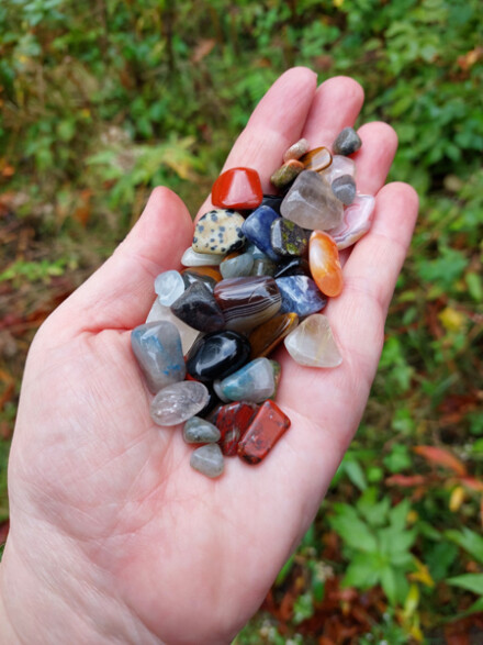 100 gram edelstenen mix met portemonnee met hondje, leuk om uit te delen, bij je te dragen + GRATIS portemonnee - Afbeelding 2