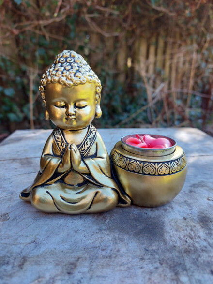 Boeddha Namaste met een kaarsenbakje, een bijzondere liefdevolle mini urn + leelawadee kaarsje