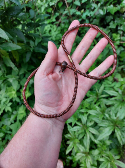 Thaise originele Amulet ketting verwerkt met houten kralen, mooi om een Amulet aan te dragen