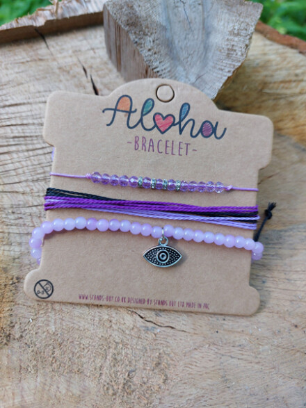 Aloha armband met paars, lila met zwart tinten met bedel, leuke set armbanden voor een hippe Ibiza styl look