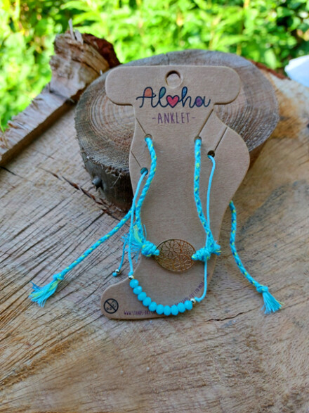 Aloha enkelbandjes als set, turkoois met sierlijk symbool om om je enkel te dragen voor een hippe Ibiza styl look