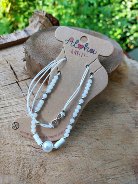Aloha enkelbandjes als set in witte tinten om om je enkel te dragen voor een hippe Ibiza styl look