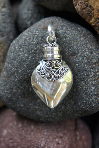 Hart assieraad uit zilver met liefde met de hand vervaardigd met mooie sierlijke details