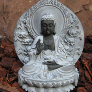 Boeddha urn voor een lotusblad op een lotus uit steen met hematietsteen, bijzondere liefdevolle kleine urn / LAATSTE