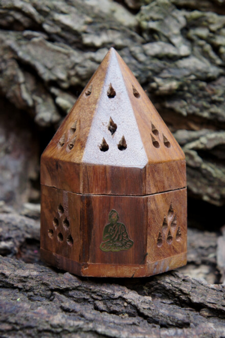 Kegel wierook brander uit hout, gemakkelijke en veilige brander ingelegd met bronzen symbolen + GRATIS 2 doosjes kegels