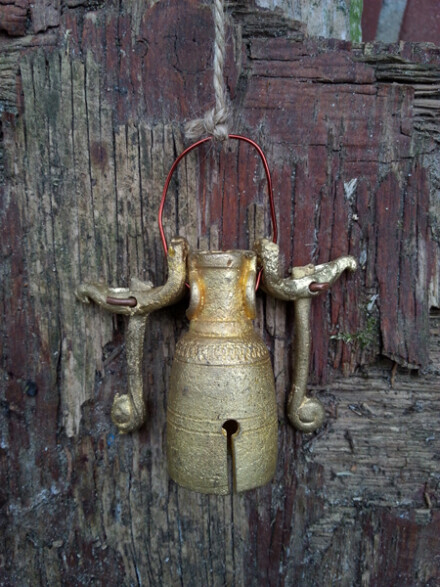 Handgemaakt belletje uit Thailand, nagebootst als buffelbel / koebel met een hoog helder fris geluid