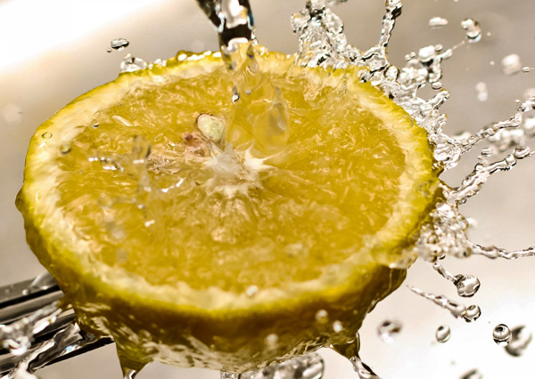lemon-citroen-onder-kraanwater_3_1.jpg