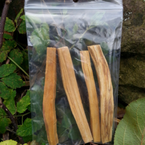 Palo Santo zuiveringshout +/- 20 gr dunnere stokjes, voor het zuiveren van een ruimte
