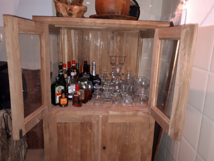 Kast, teak kast, handvervaardigde teakkast met bovenin glazen deurtjes en glazen zijwanden - ZELF AFHALEN - Afbeelding 10