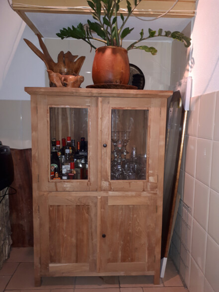 Kast, teak kast, handvervaardigde teakkast met bovenin glazen deurtjes en glazen zijwanden - ZELF AFHALEN - Afbeelding 14