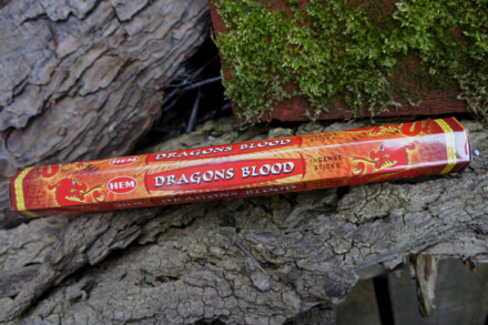 Dragons blood rood, fris en warme geur, 5 kokers + 1 koker gratis