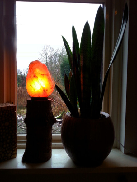 Zoutlamp donkere tinten L, voor een positieve energie stroming, helpt ook bij angstige hoogsensitieve kinderen + GRATIS snoer + lampje - Afbeelding 4